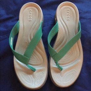 Women’s Dual Crocs Comfort Flip Flops Green 10